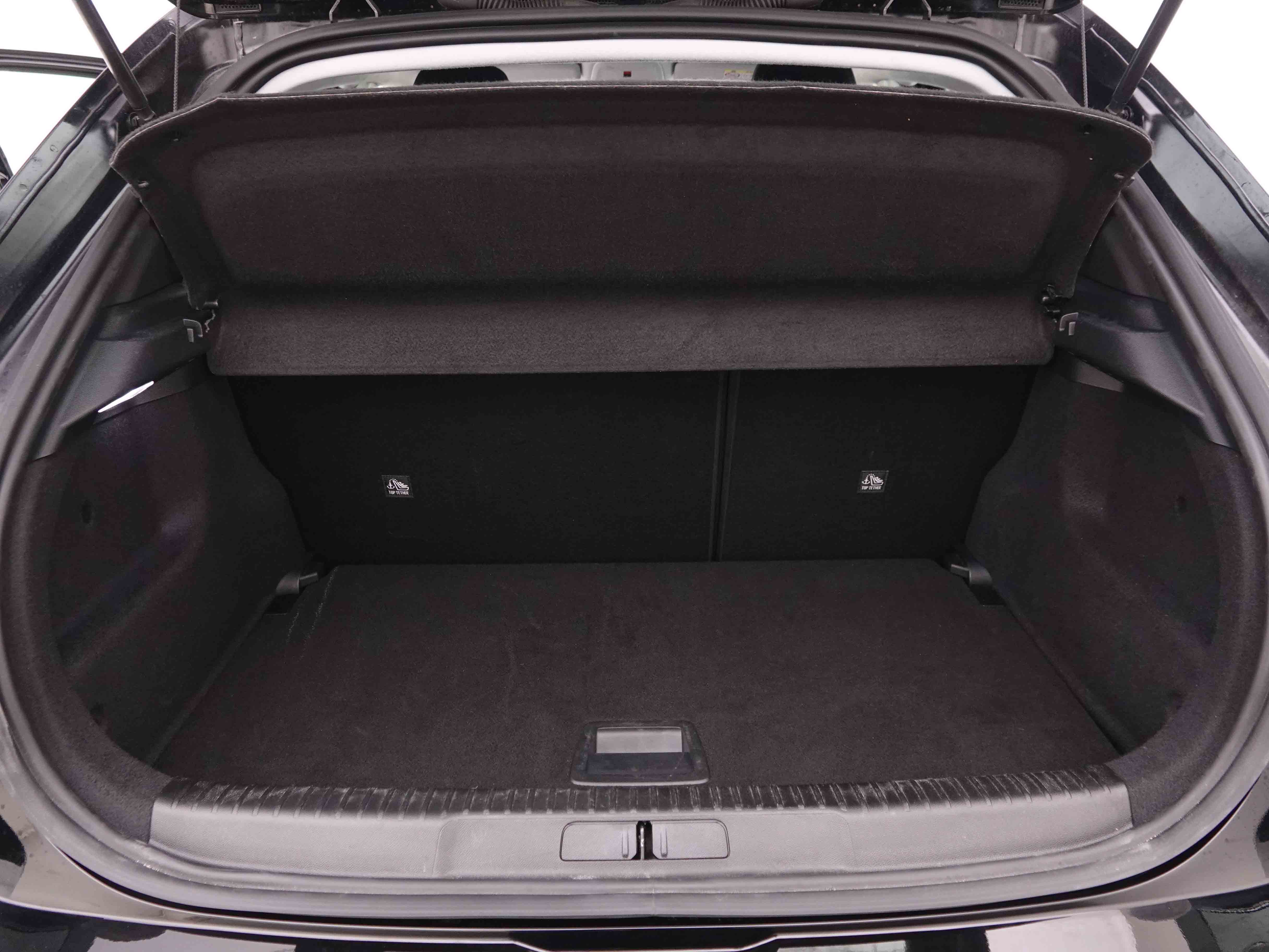 Véhicule de leasing intérieure